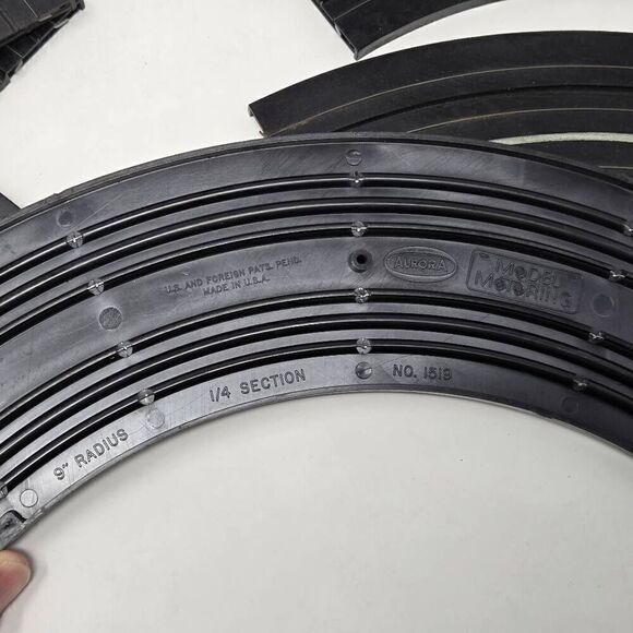 AURORA MODEL MOTORING SLOT CAR 9" RADIUS 1/4 SECTION TRACK 1519 LOT OF 23 - Picture 2 of 2